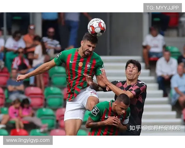 日本足球明星真实生活瞬间大揭秘展现他们场外的魅力与风采